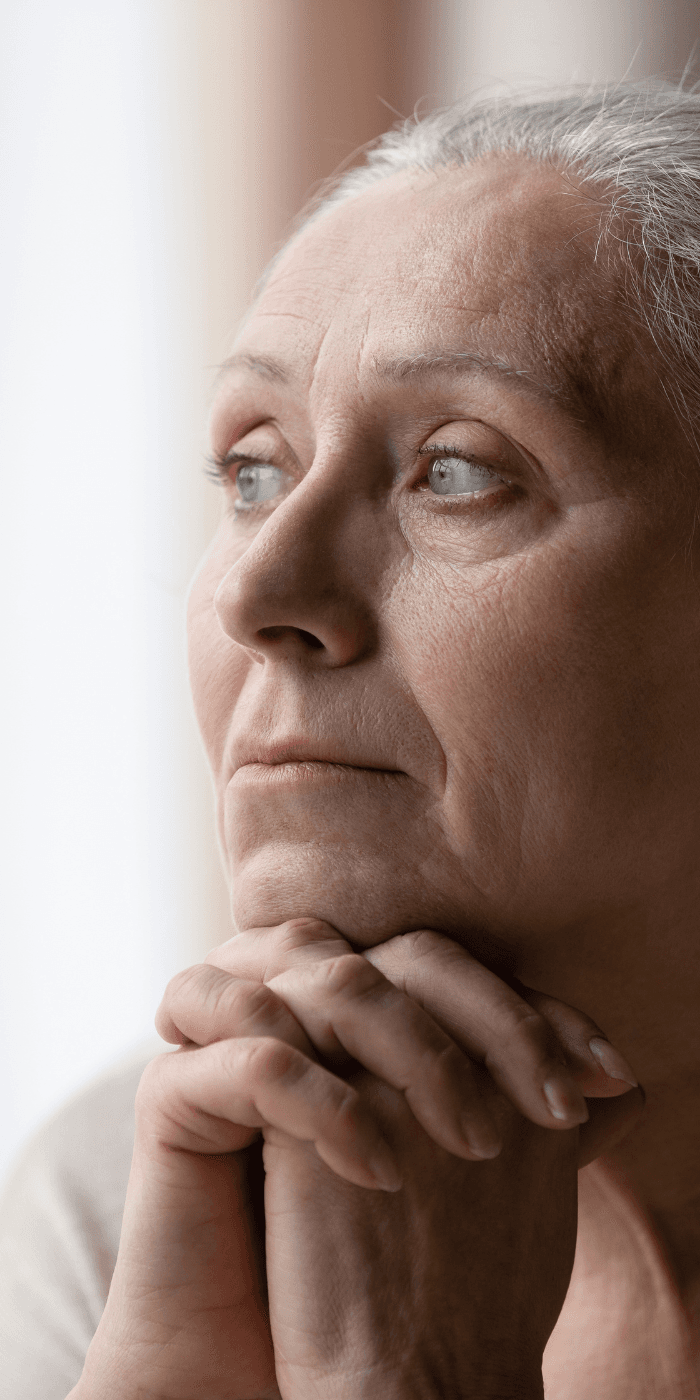 Frau nachdenklich